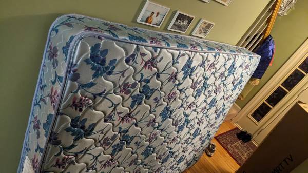 mattress full sized - excellent condition 1