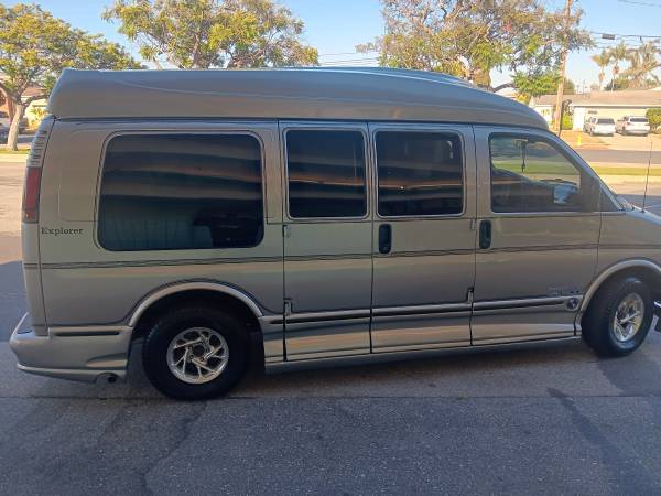 Furgoneta GMC Savana Conversion 1999, título limpio, 9500 USD, precio negociable - 9.500 USD (gardena)63441239205121124