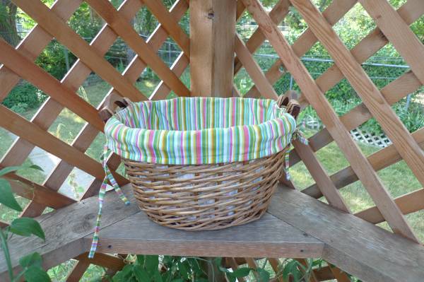 CLOTH LINED WICKER BASKET 1