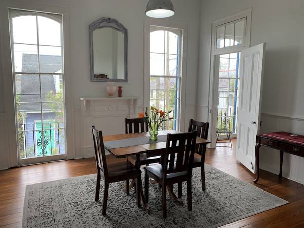 $2,400 / 2br - 1400ft2 - Amplio apartamento en 2º piso de casa histórica con piscina disponible ahora (Bywater)63791898633985122