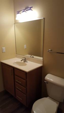 $1,415 / 2br - Modern Comfort in Dubuque's West End – 2 Bed, 1.5 Bath Townhome (Dubuque)63800864017281122