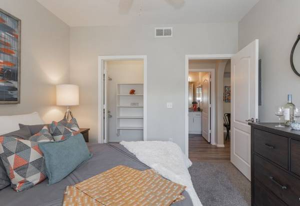 $1,295 / 1br - 794ft2 - 4 WEEKS OFF! (Tucson)63674826424195124