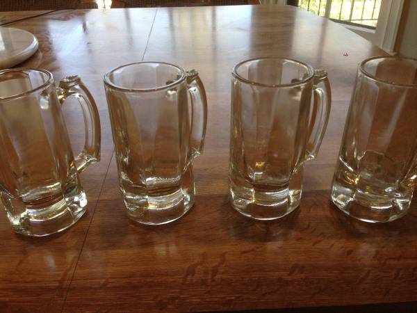 Set of 4 Classic Glass Beer Steins 1