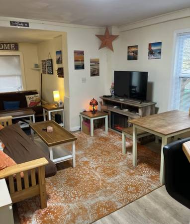 $499 / 4br - Cozy 4-BR Heat, Cable, WiFi Included! Across from Beach! (Hampton) (Hampton)63931658693378121