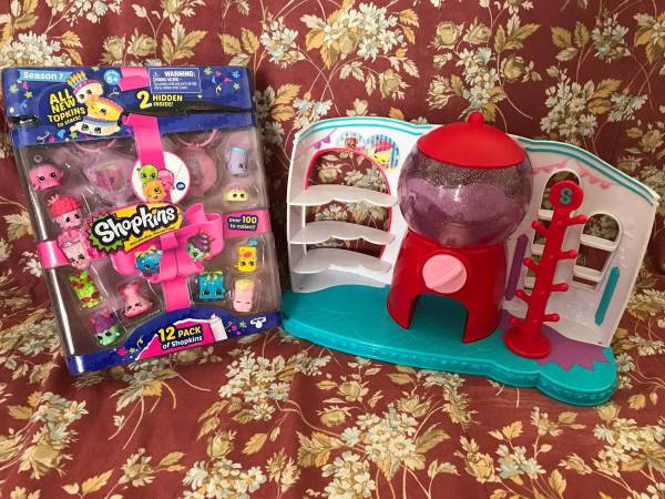 Shopkins Display Shop and Figures 1