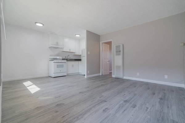Bathroom Vanities, Efficient Appliances, Cable Ready 1