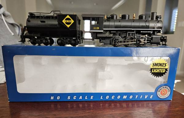 HO Train Engine with Smoke 1