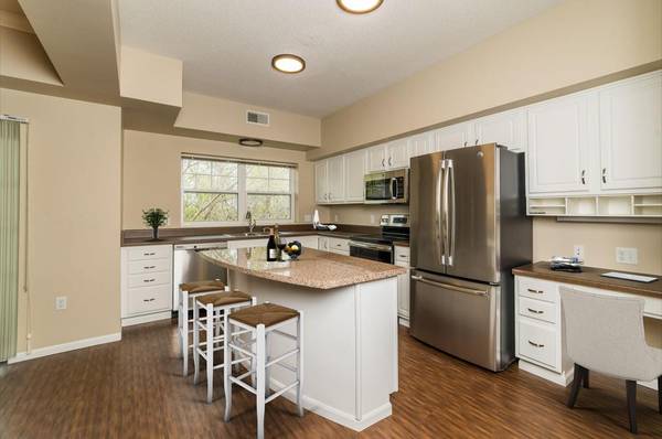$2,175 / 1br - 1225ft2 - +DEN! Extraordinary Townhome, Corner Unit, Wooded Views, Fireplace! (Chaska, MN)63868815298947121