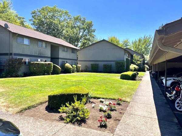 $1,195 / 2br - 900ft2 - CAL YOUNG APARTMENTS (Eugene)63977277647875120