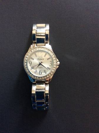 Studio WATCH women’s silver tone, mint condition, new! 1