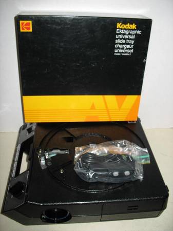 Slide Projector Kodak Carousel 35mm w/ Remote & Carousel NICE CONDITIO 1