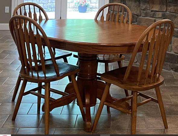 42"-60" Oak Table & 4 chairs 1