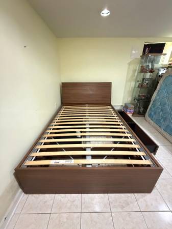 Modern Platform Bed Frame with Under-Bed Storage Drawers – Wood Finish 1