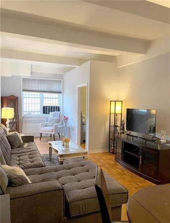 $1,500 / 1br - Sunny Converted 1BR – Steps to Train & Shops (Yonkers)64033291076609123