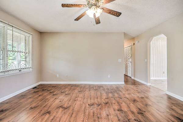 $1500.00 / 2br - 1116ft2 - Modern 2 Bed, 2.5 Bath Unit in Mount Caramel | $1500/mo | Available 1063915584522370121