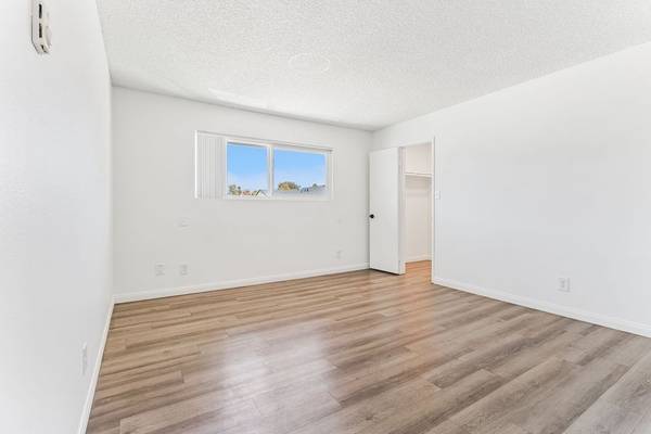 $2,595 / 2br - 900ft2 - Fitness Center, Fully Equipped Kitchen, Outdoor Grills (3454 Ruffin Rd, San Diego, CA)63865482793345120