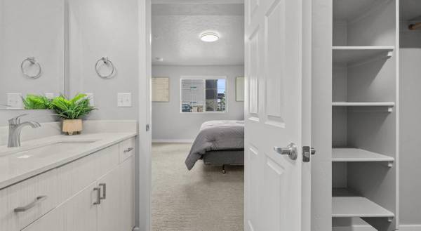 $1,599 / 2br - 1021ft2 - Hermoso adosado de 2 habitaciones con despensa empotrada y ¡1 mes gratis! (Boise)63794895185283121
