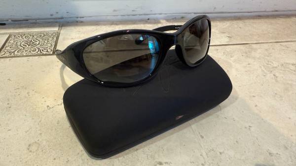 Maui Jim Men's "Volcano" MJ142-02 Black Frame Polarized, Great Shape 1