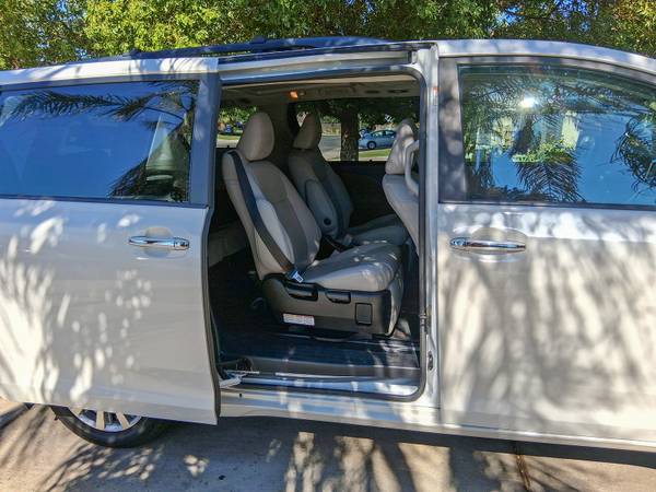 2017 Toyota Sienna Limited - $20,00063470040673667123