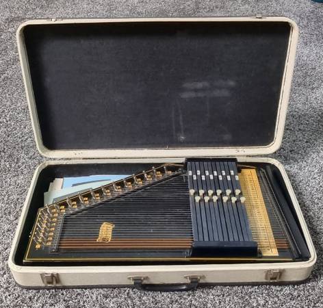 Autoharp by Oscar Schmidt 1