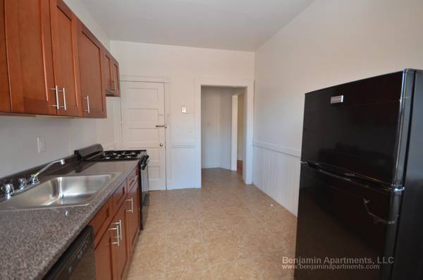 $3,495 / 4br - Brighton 3 Split unit with NO BROKER FEE. Heat HW included. (Brighton)63810039732867122
