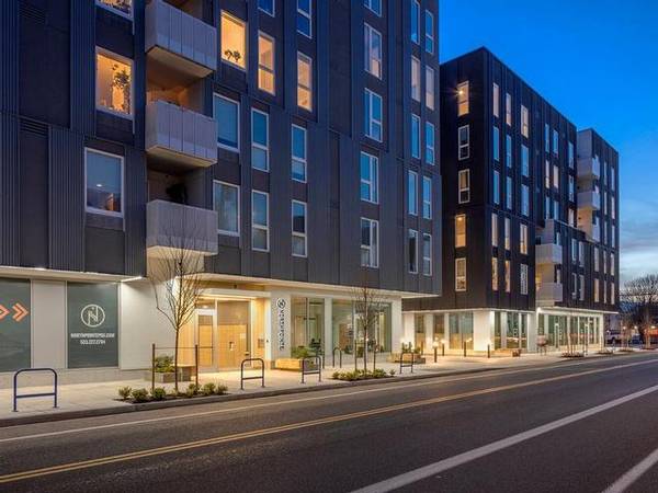 $1,799 / 1br - 765ft2 - Tile Kitchen Backsplash, MAX Light Rail Located One Block Away (Overlook)63956647999107123
