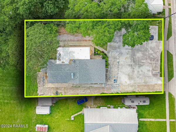 $355,000 / 2596ft2 - Welcome to your culinary dream in the heart of Breaux Bridge! (Breaux Bridge)63857515162499121