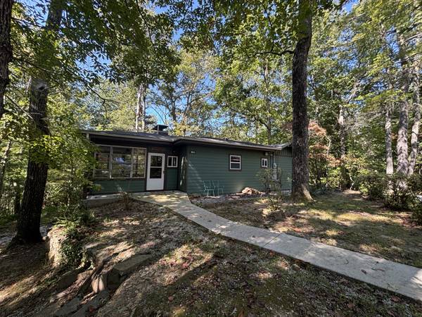 $1600.00 / 1br - 824ft2 - 10A Green Cottage in the Woods64029210489346120