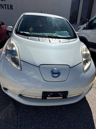Electric Nissan Leaf -Goodbye Gas stations and long lines! 1
