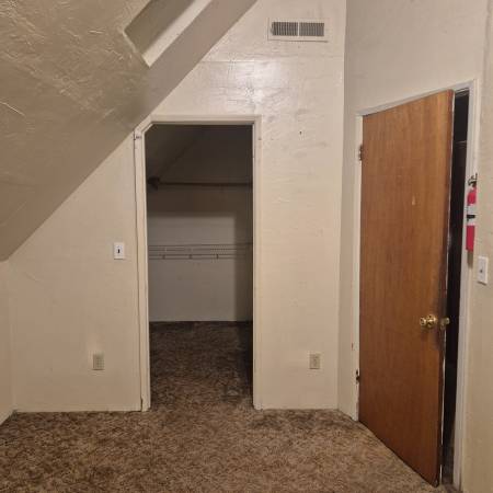 $550 Room in big stone house with pool (Chico)63972102536707124