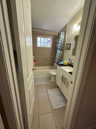 $700 / 3br - 244ft2 - 1 habitación disponible en alquiler desde el 01/10/2025 (Davis)63844737260419123