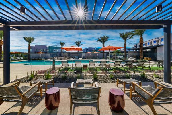 1/bd 1/ba, Washer/Dryer, Backlit LED Mirrors 1