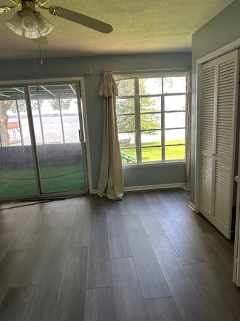 $359.900 / 2 hab - 1400 pies² - Casa junto al lago (Hillsboro)63439827737985122