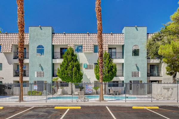 $389 / 1br - 624ft2 - On-site security, Laundry facility, Sparkling pool and spa (4777 Cameron Street, Las Vegas, NV)63859498864257124