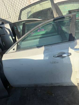 2014 Nissan Altima Left Front Door white color $150 1