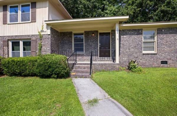 $1,000 / 2br - 950ft2 - Beautiful 2bed 1bath home (Summerville)64016106757505120