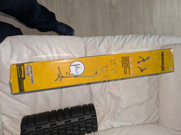 Hercules Guitar stand 1