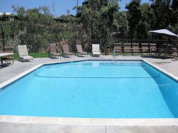 $2,995 / 3br - 1550ft2 - 3 Bedroom Townhouse! Park Like setting, Shaded Community!! (Oceanside)64037223885186121