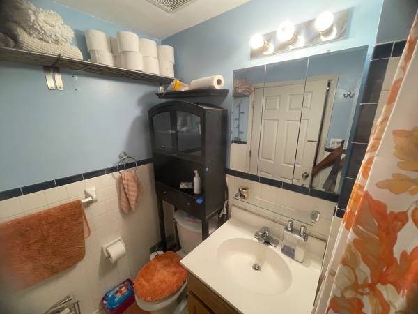 $1,125,000 / 6br - Lovely 3-Family with Parking and Paved Backyard.63930272793731124