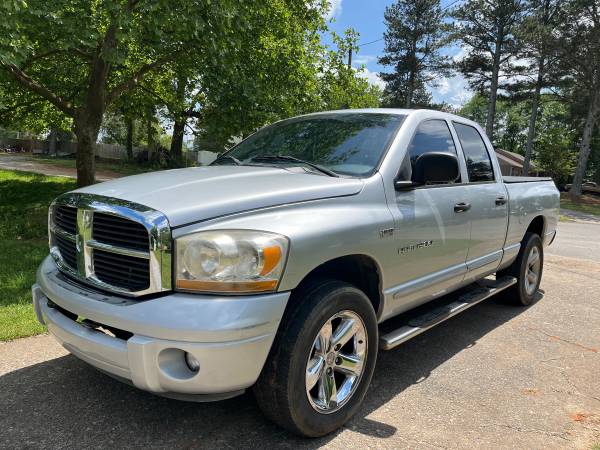 En venta RAM 1500 del 2006, cabina cuádruple 4x4, 5.7 hemi - $7,000 (Woodstock)63612732405377123