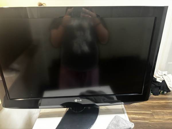 32” LCD TV 1