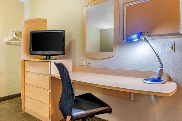$1,399 / 1br - Managers Special for Your First Month - A Smart Apartment Alternative! (52825 State Hwy 933, South Bend, IN)63935707584515123