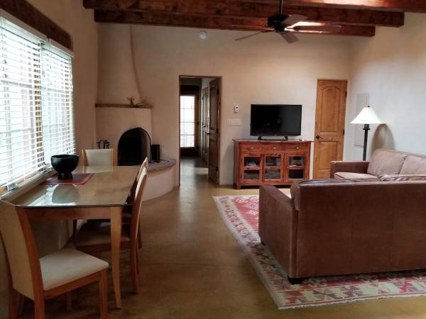 $200 / 1br - 835ft2 - So Close! Perfect Southwest Casita 3 Blocks Plaza, 2 to O'Keeffe - Cas63806118310659121