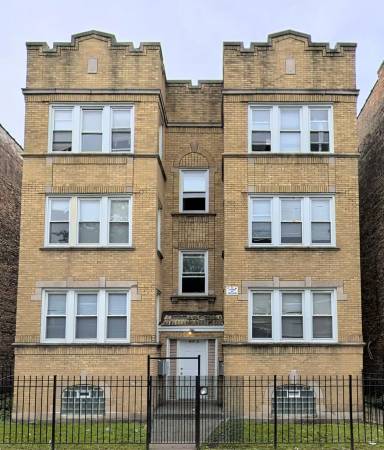 Apartment $1,800 / 3 Bedrooms 2 Bath / Adams & Cicero 1