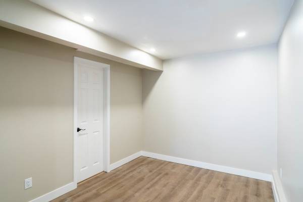$2,300 / 500ft2 - Fully Renovated Large Studio is in Great Location (Bankers Hill)64037221892098124