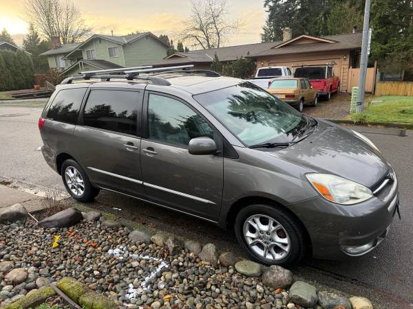 2005 Toyota Sienna Van Limited AWD 1
