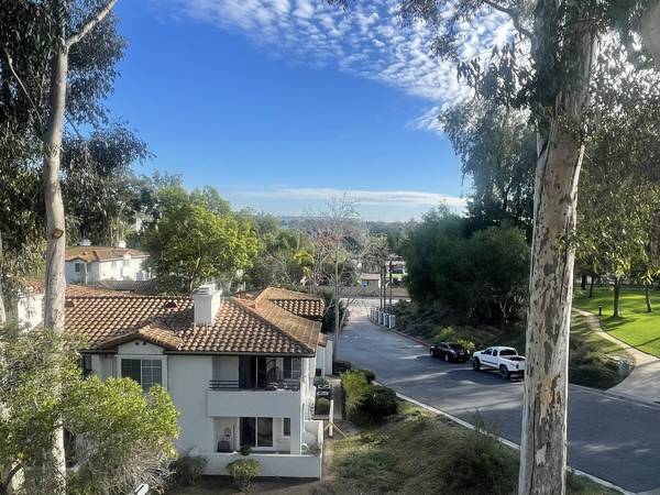 $3,495 / 2br - 1110ft2 - ¡Hermoso departamento en el piso superior! (Pacific Beach)63819155730049121