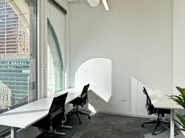 $1,079 2-3 Person Office AVAILABLE in Chicago! Call/Text for more details! (Chicago Loop)63959875976066120