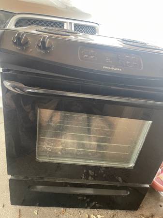 Nice Standard size Frigidaire  stove 1
