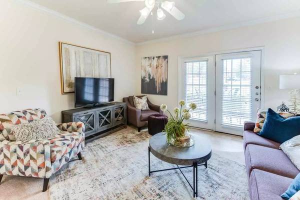 $1,399 / 2br - 1213ft2 - Bright and beautiful 2 bed / 2 bath! Don't wait to call us home! (Huntsville)63658776543361123